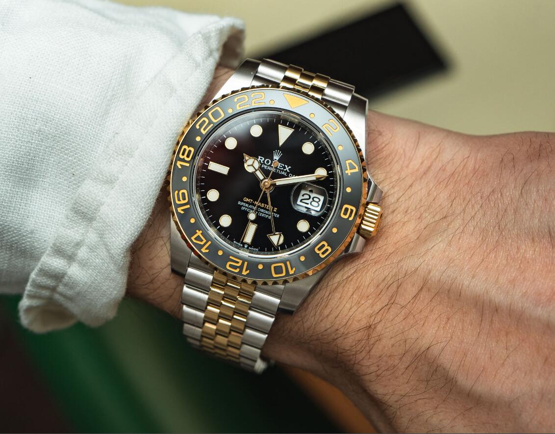 Det Grå Och Gula Guldet I Replica Rolex Gmt-Master II Skapar En Retrokänsla,Men Känns Fortfarande Modern