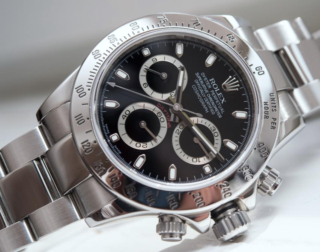 Replica Rolex Daytona 116520 I Stål Med Svart Urtavla Är Gjord Av Vitguld Och Är Tvåfärgad